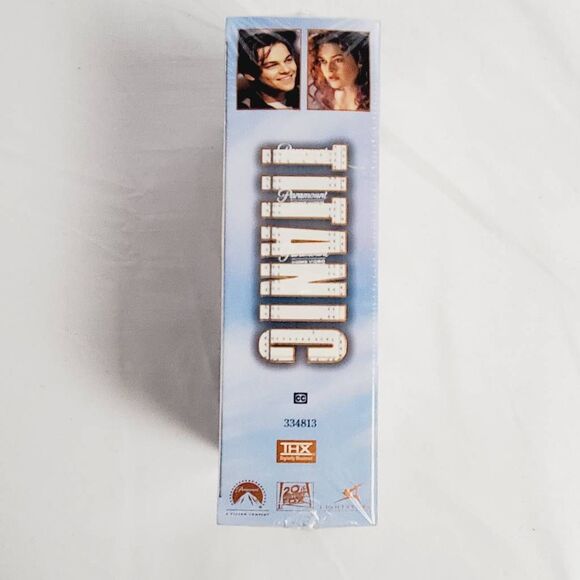 Titanic 1997 VHS 2-Tape Set New Sealed Leonardo DiCaprio - Picture 3 of 3